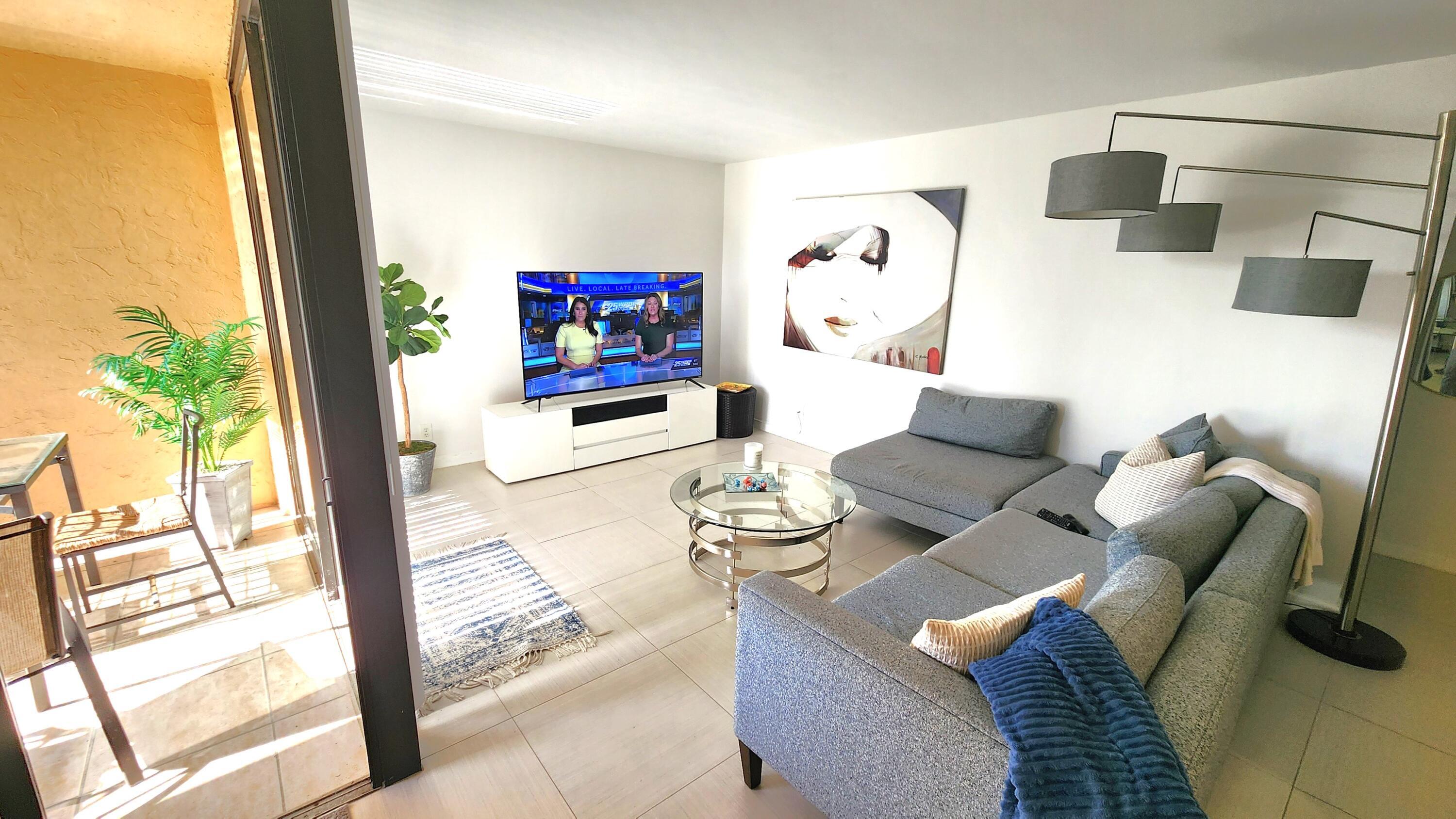View photos, virtual tours, details... 2255 Lindell Boulevard 4303