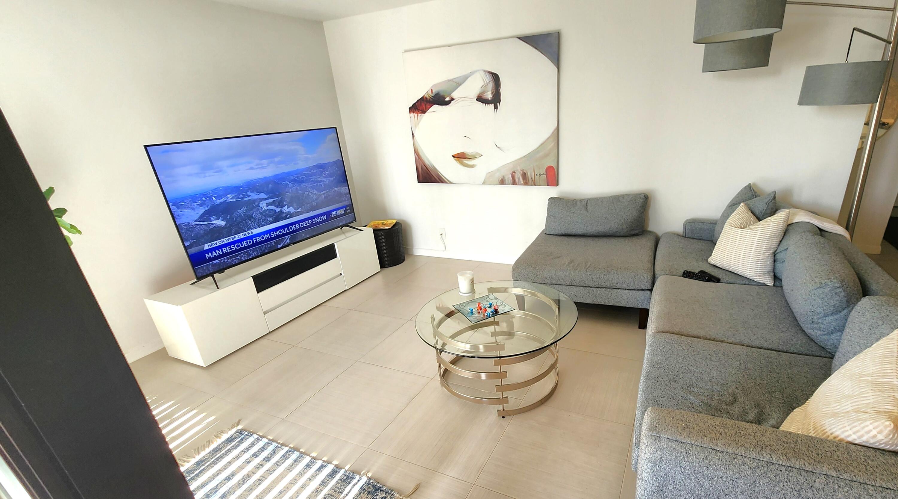 View photos, virtual tours, details... 2255 Lindell Boulevard 4303