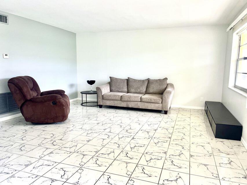 TOWNSITE APTS XVI CONDO - Residential Lease