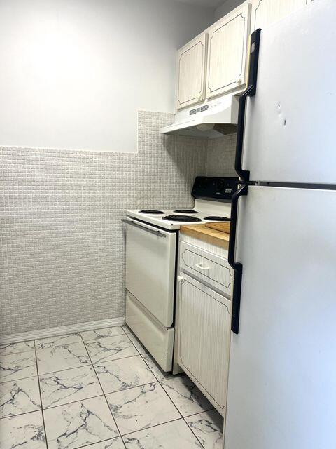 TOWNSITE APTS XVI CONDO - Residential Lease