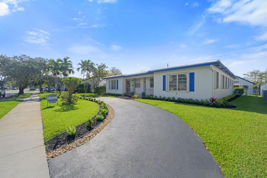 Photo of 1706 Dewey Street, Hollywood, FL 33020 (MLS # B26011175)