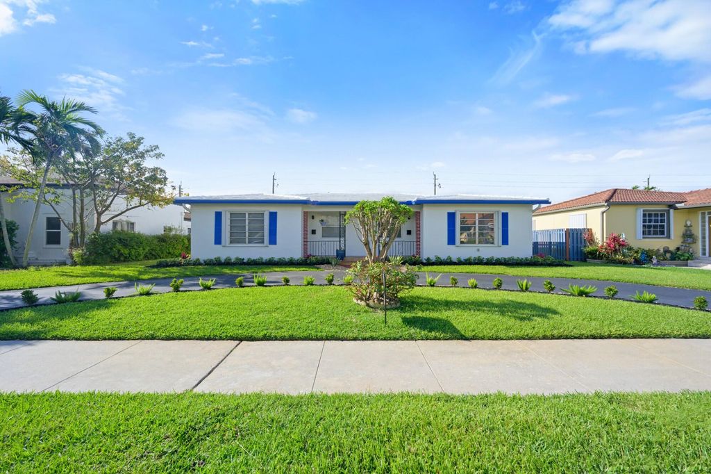 Photo of 1706 Dewey Street, Hollywood, FL 33020 (MLS # B26011175)