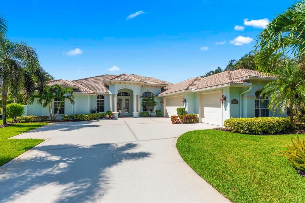 Photo of 5344 SW Landing Creek Drive, Palm City, FL 34990 (MLS # R10898602)