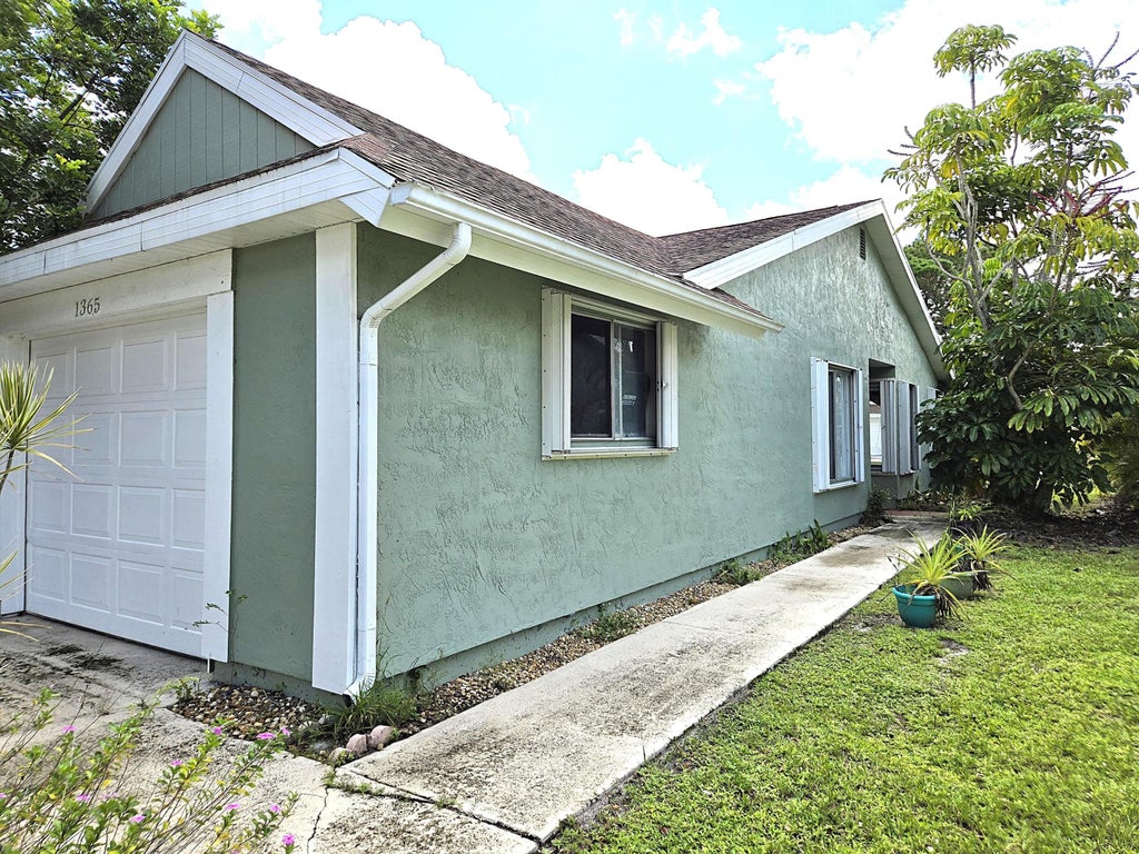 Photo of 1365 SE Rivergreen Circle, Port Saint Lucie, FL 34952 (MLS # R11123285)