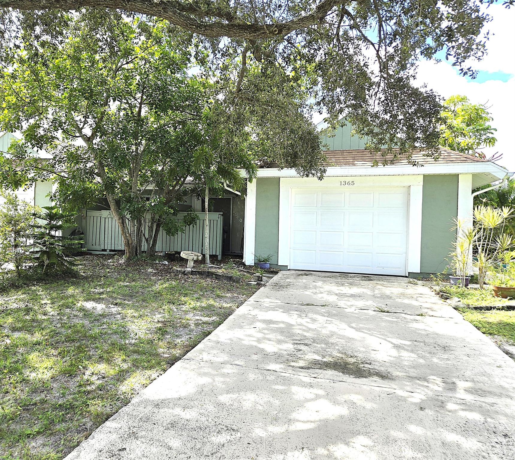 Discover Florida living in this 2-bed, 2-bath, 1-car garage villa in the sought-after Rivergreen Villas. Offering a blank canvas to create your dream home, it features an open floor plan with tile floors, a spacious living area, and a screened patio for relaxing. The kitchen includes a breakfast bar, pantry, and stainless/white appliances, with a welcoming dining area for entertaining. The primary suite 12' x 11' boasts a walk-in closet, en-suite bath, & private patio. The second bedroom offers a comfortable 12' x 9' layout with a roomy closet--perfect for guests, a home office, or hobbies. Accordion shutters add peace of mind. Enjoy community clubhouse, pool, tennis courts, and on-site management. Just minutes to beaches, shopping, dining, and and HCA Hospital. Schedule your tour today!