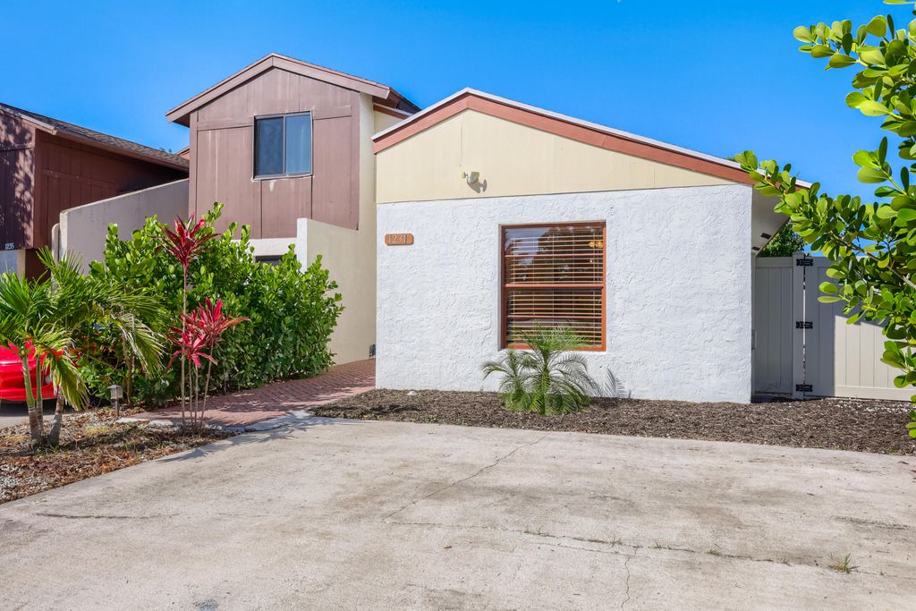 Photo of 1231 The 12th Fairway, Wellington, FL 33414 (MLS # B26027905)