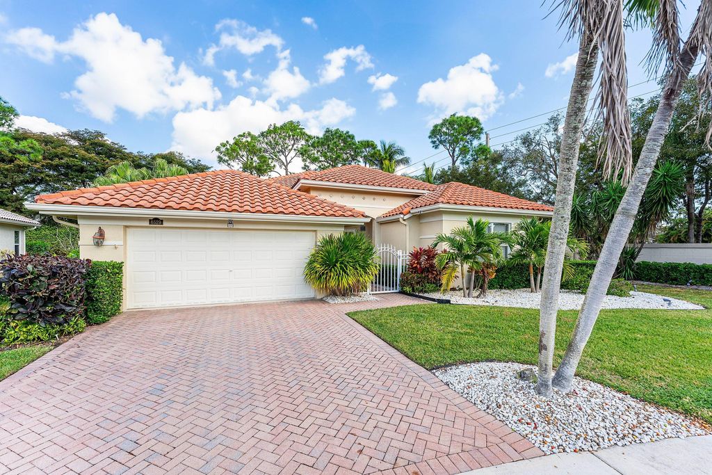 Photo of 6529 Jog Estates Lane, Boynton Beach, FL 33437 (MLS # R11164934)