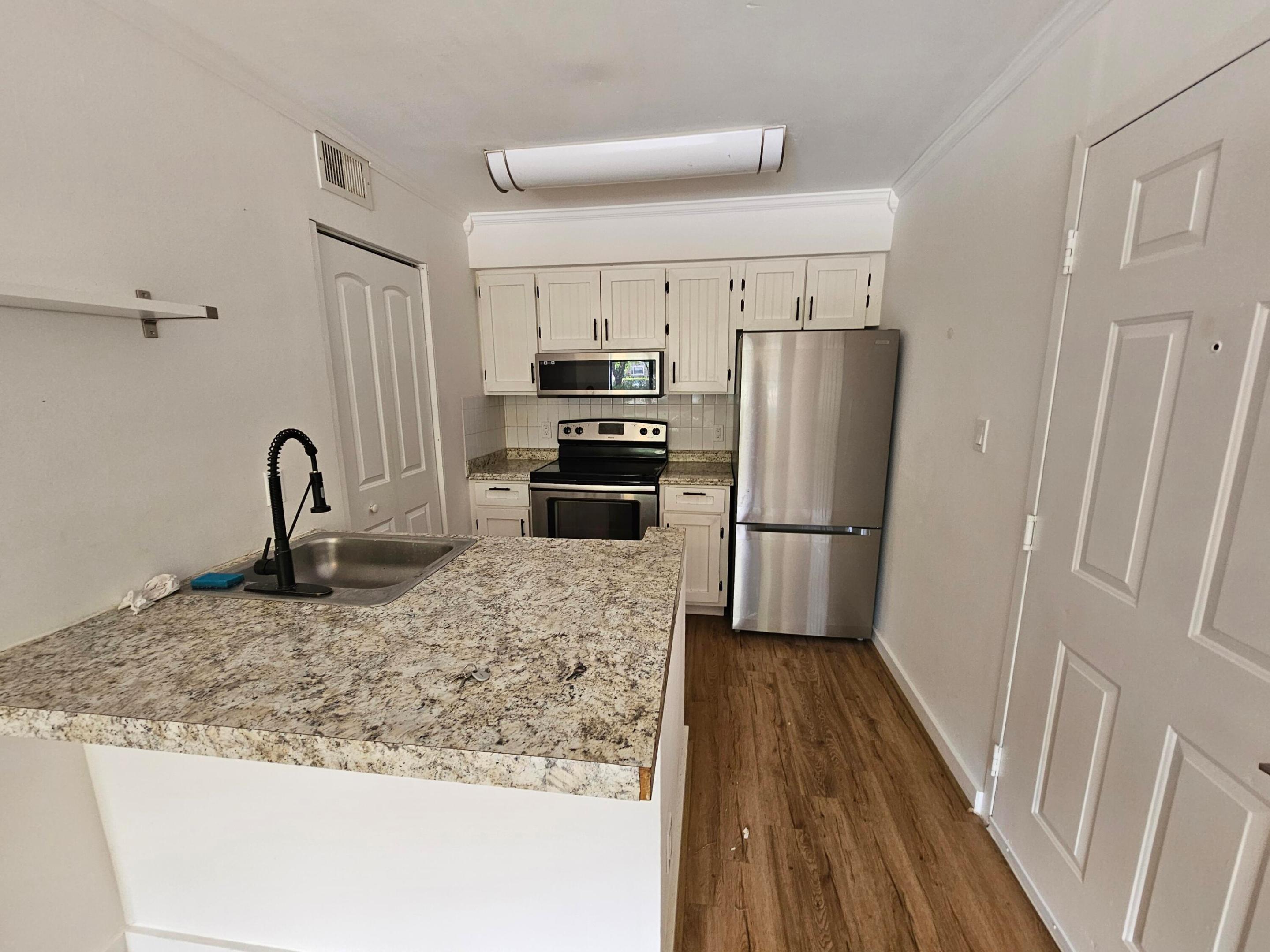 HOLLYWOOD PARC CONDOMINIUM - Residential