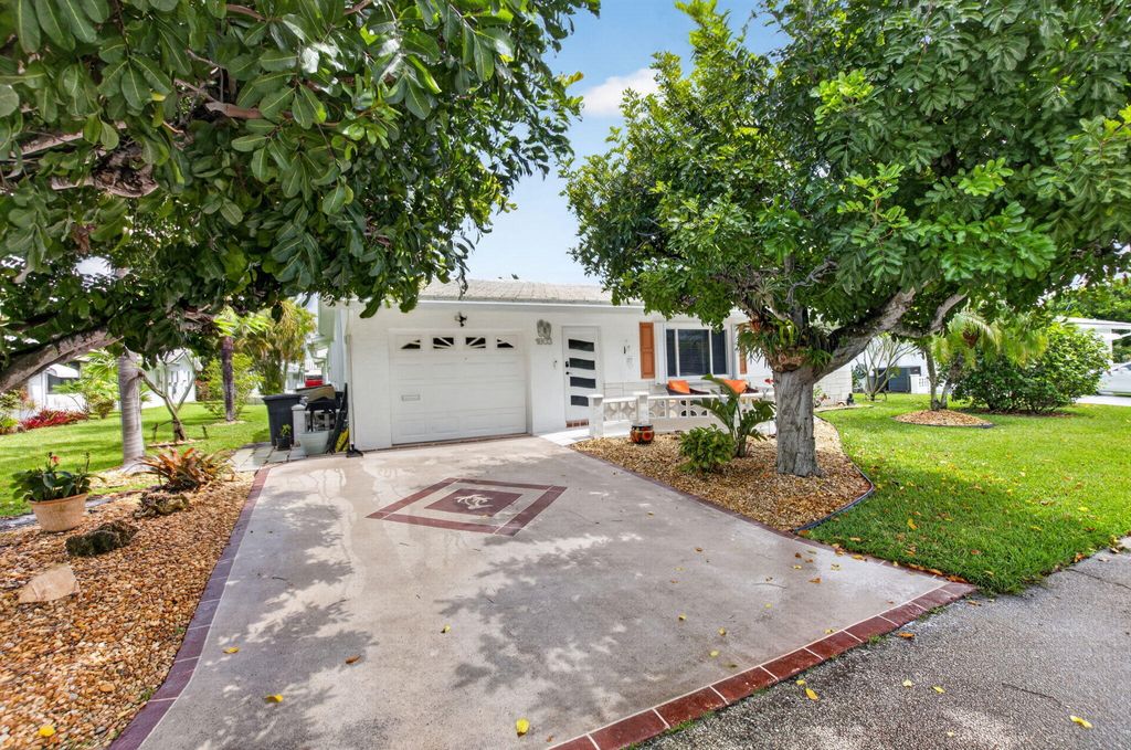 Photo of 1803 SW 22nd Way, Boynton Beach, FL 33426 (MLS # B26024503)