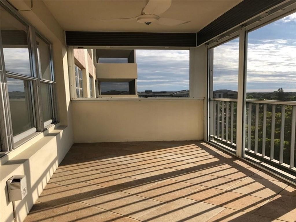 Country Club Towers - Residential