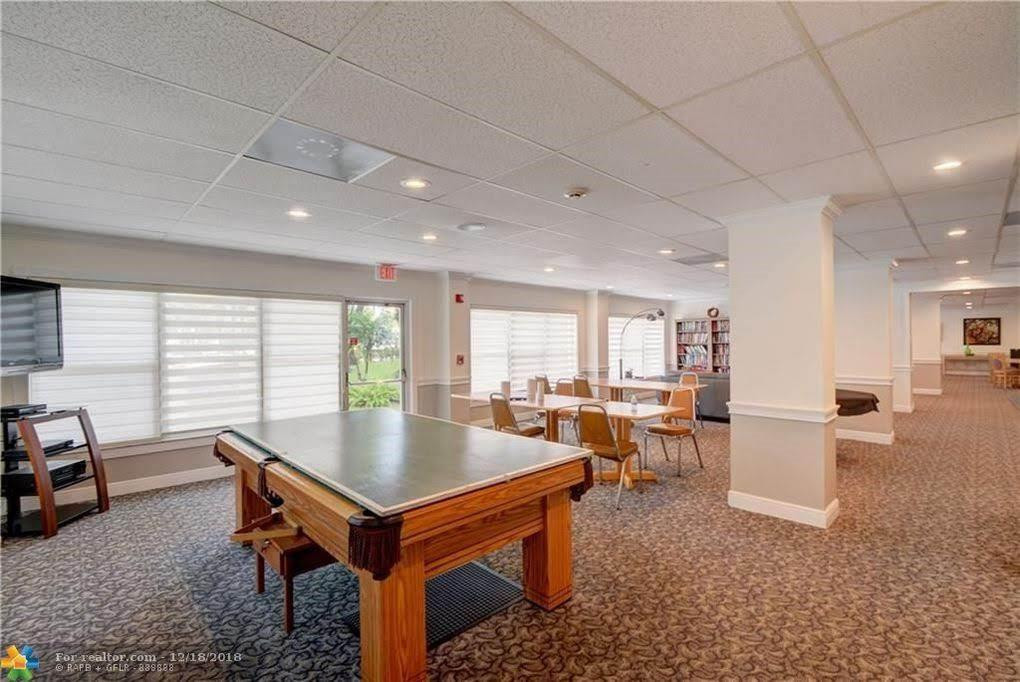 Country Club Towers - Residential