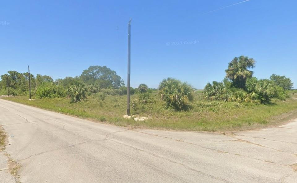 Port La Belle - Land