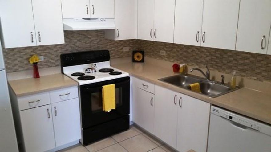 START 2016 OFF RIGHT ..LEASE THIS SPACIOUS SECOND FLOOR UNIT LOCATED IN HOLLYWOOD HILLS . CENTRALLY LOCATED IN THE GATED COMMUNITY OF LAKEWOOD. TOTALLY REDONE UNIT. W/D . ALL AMENITIES AVAILABLE ..ALL TILE . .WALK IN CLOSET .. NEWLY GATED..TENNIS ..SWIMMI NG..EXCELLENT SHOPPING &  ALL TRANSPORTATION NEARBY ...STIRLING, ATTUCKS, & HOLLYWOOD HILLS HIGH ARE YOUR SCHOOLS ..