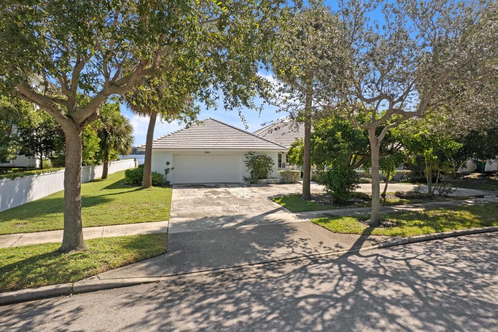 Photo of 2002 Notre Dame Drive, Lake Worth Beach, FL 33460 (MLS # R11135423)