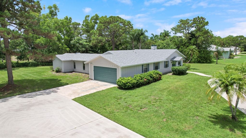 Photo of 6642 141st Lane N, Palm Beach Gardens, FL 33418 (MLS # R11001740)