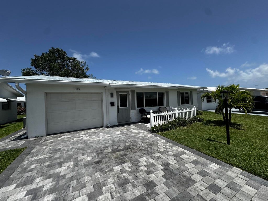 Photo of 108 SW 9th Street, Boynton Beach, FL 33426 (MLS # R11169427)