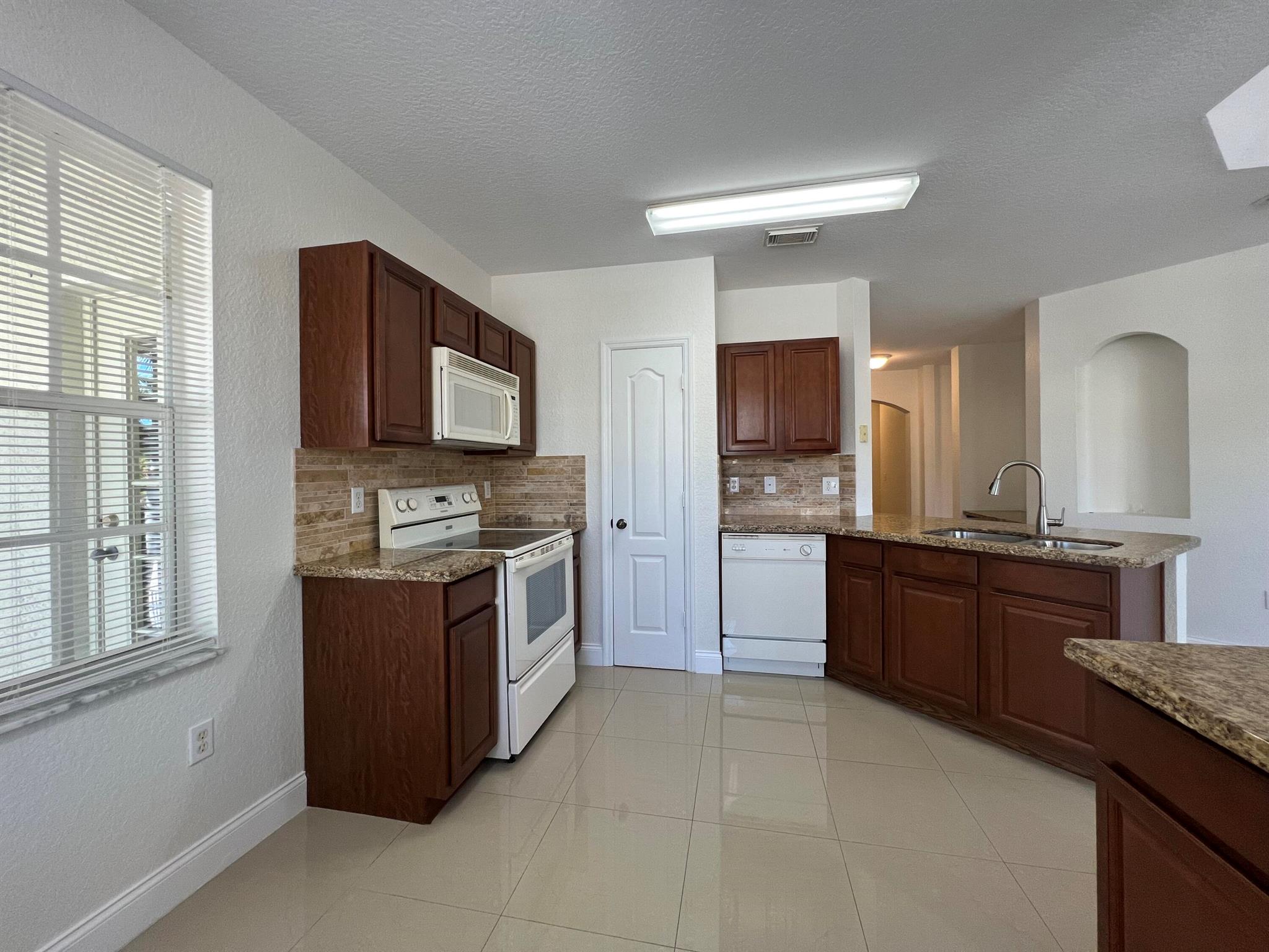 RESIDENCES OF BELMONT AT - Residential Lease