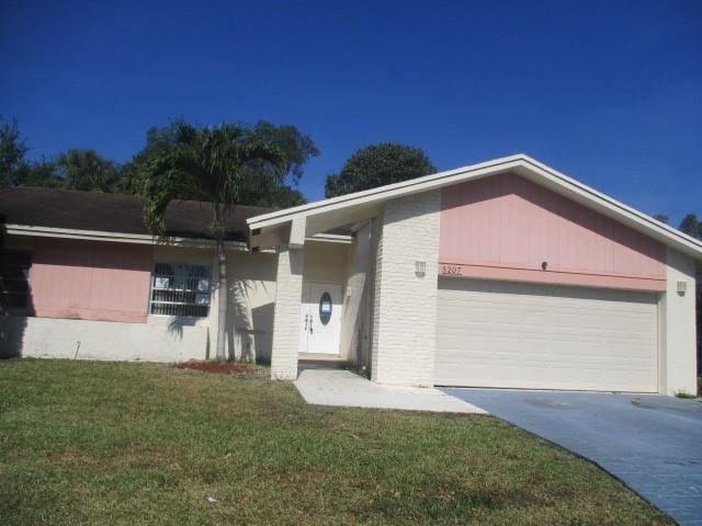 5207 Bayberry Ln, Tamarac, FL, 33319/$440,000 1 5207 Bayberry Ln