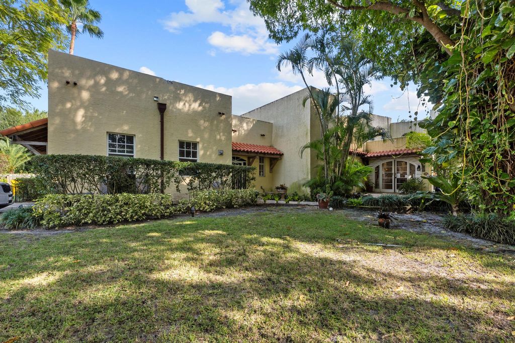 Photo of 1608 Lake Avenue, West Palm Beach, FL 33401 (MLS # R11134881)