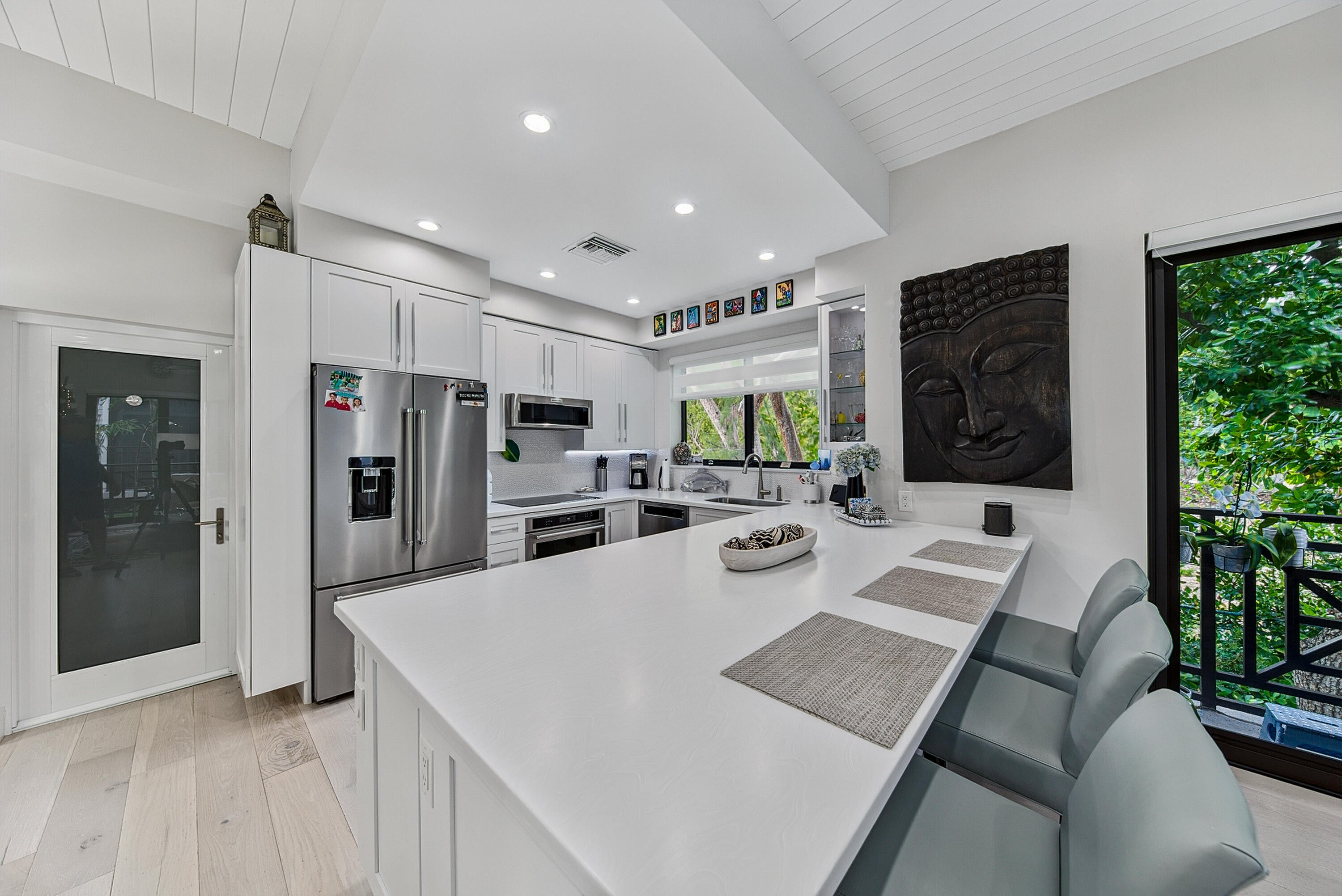 1556 S OCEAN Lane 204