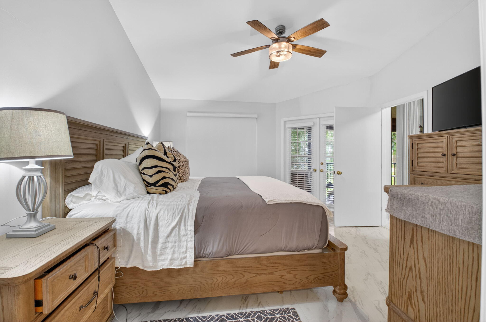 GLENEAGLES CONDO I - Residential Lease