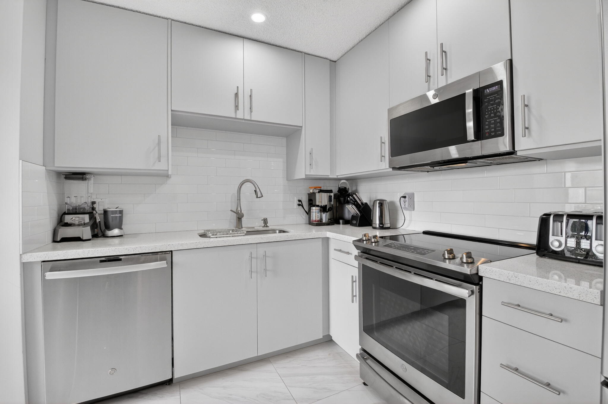 GLENEAGLES CONDO I - Residential Lease