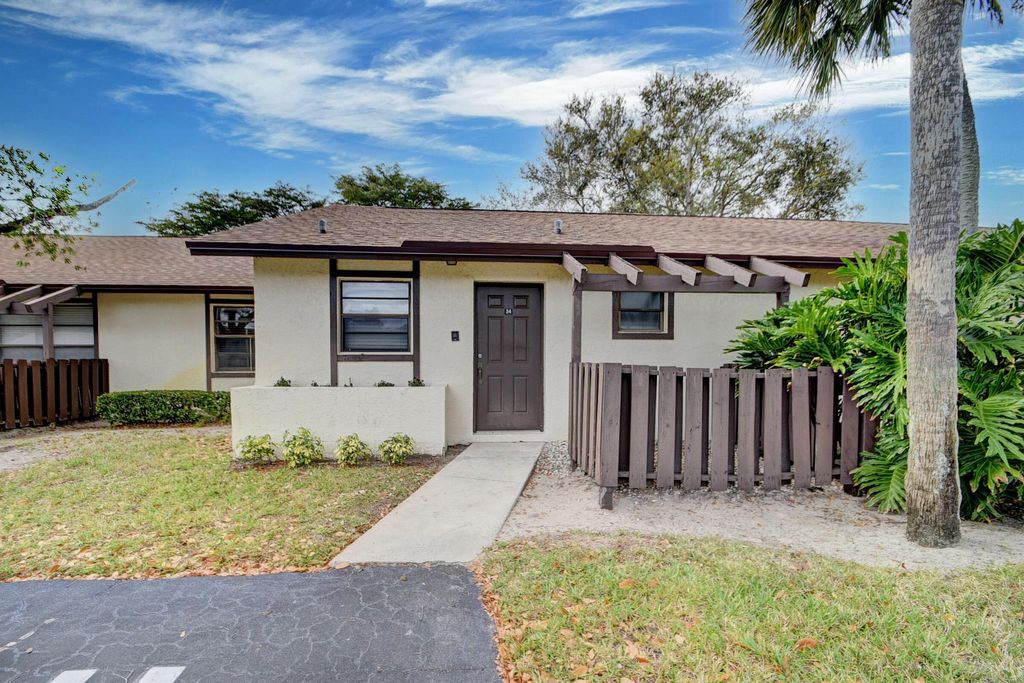 Photo of 34 Via De Casas Norte, Boynton Beach, FL 33426 (MLS # R10955433)