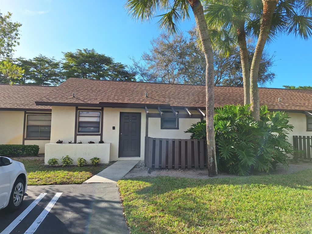 Photo of 34 Via De Casas Norte, Boynton Beach, FL 33426 (MLS # R10955433)