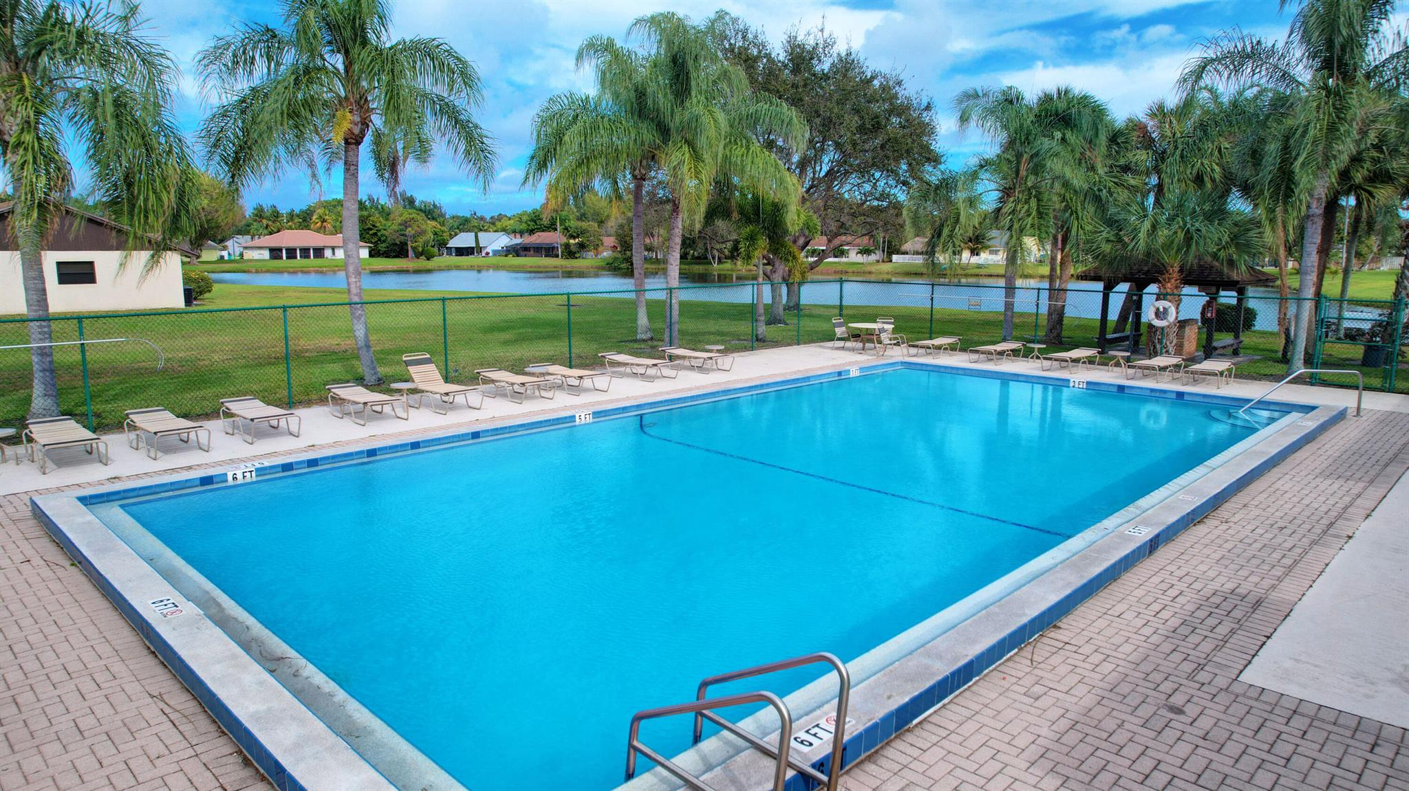 TRADEWINDS AT DOS LAGOS CONDO - Residential