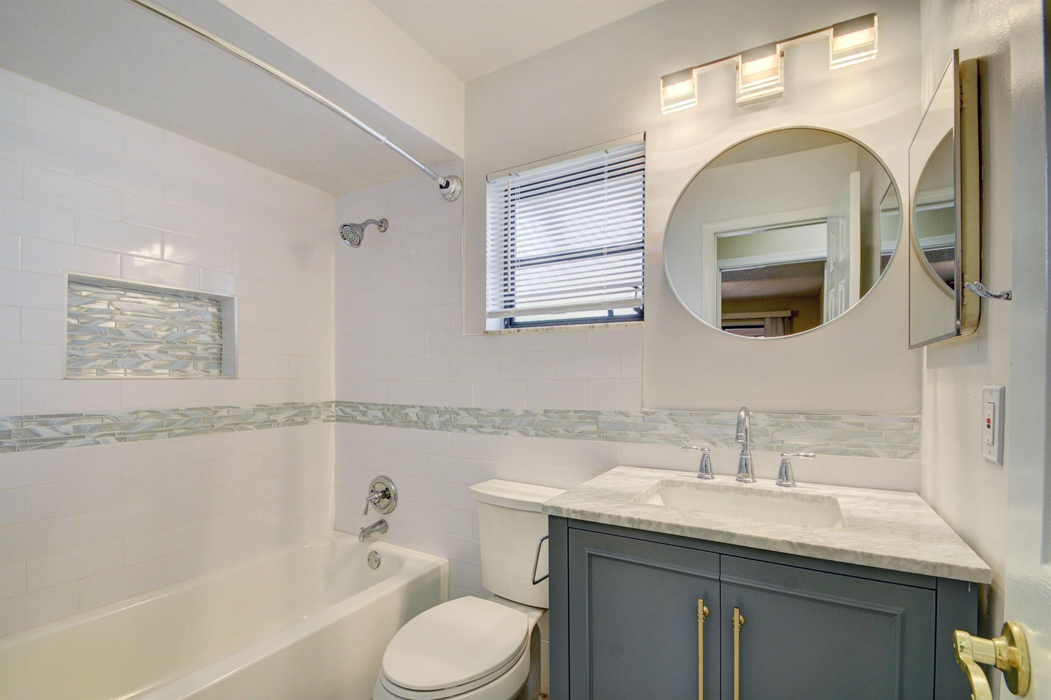 TRADEWINDS AT DOS LAGOS CONDO - Residential