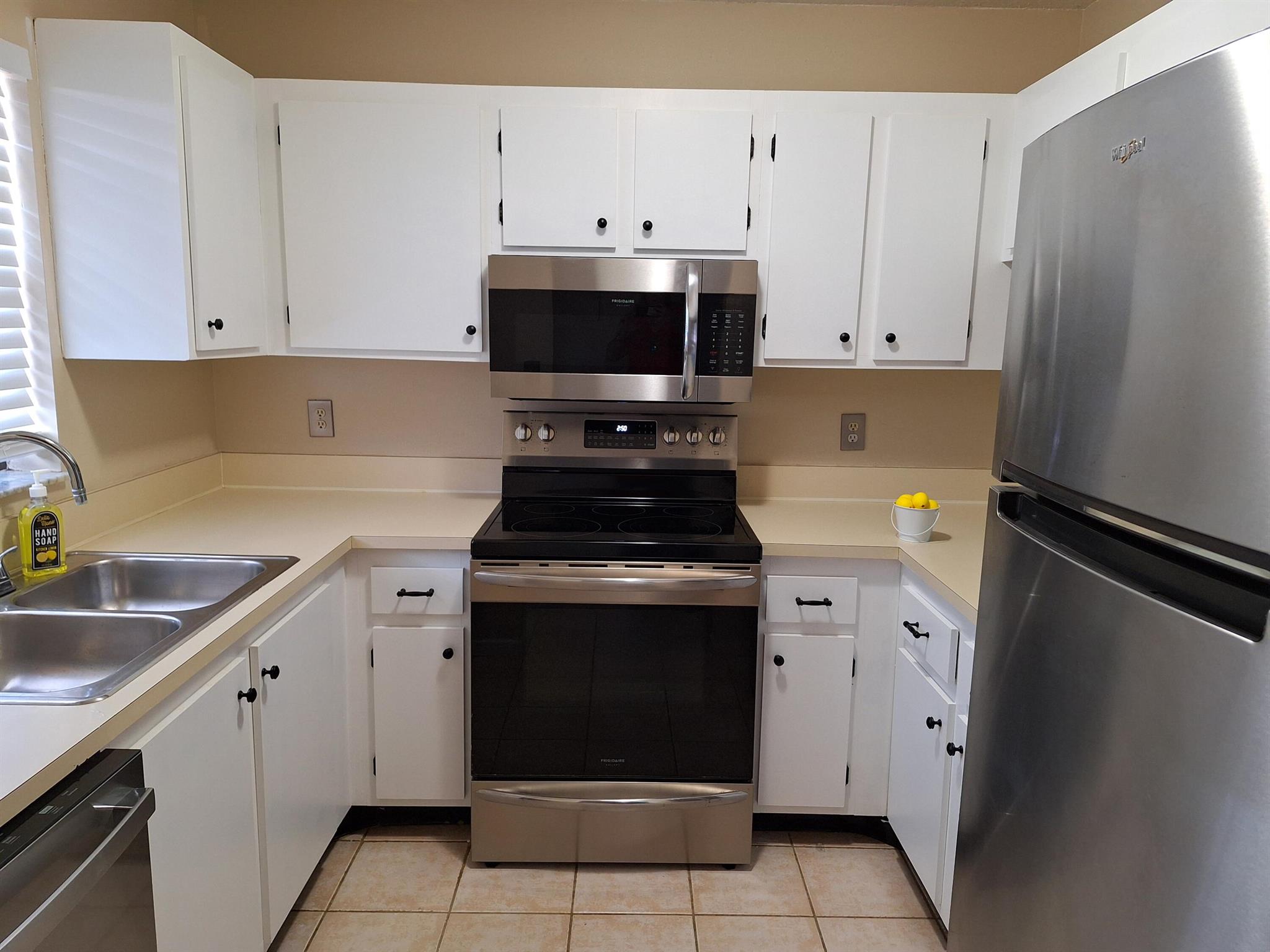 TRADEWINDS AT DOS LAGOS CONDO - Residential