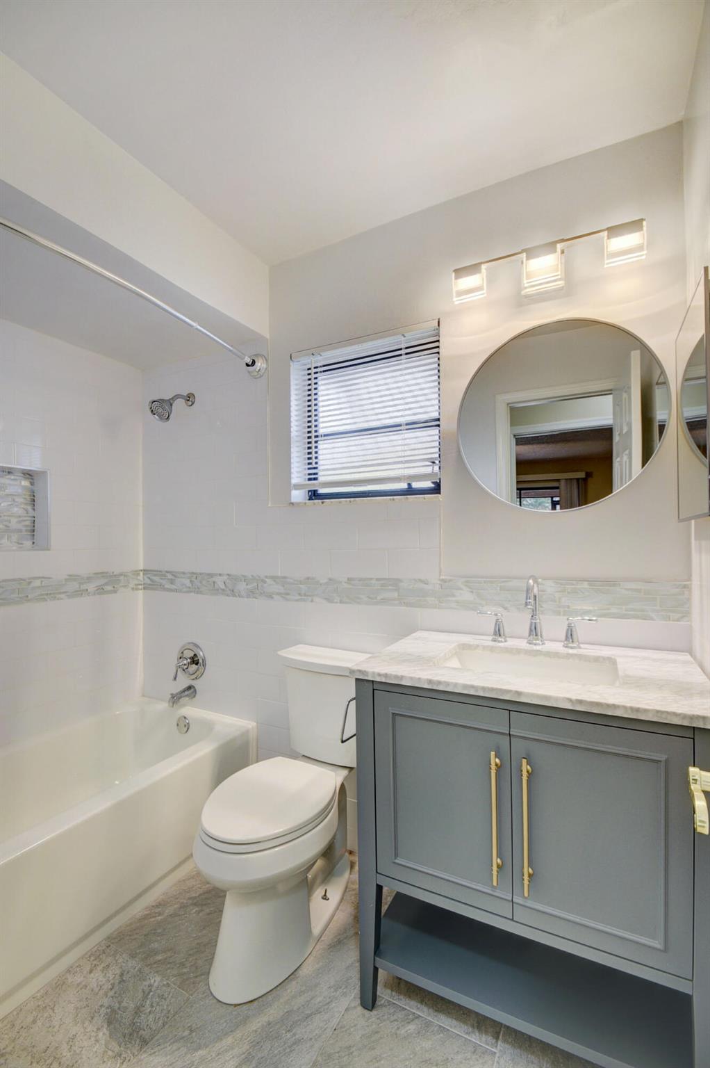 TRADEWINDS AT DOS LAGOS CONDO - Residential