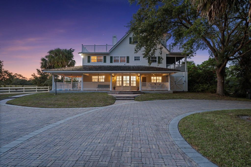 Photo of 8825 159th Court N, Palm Beach Gardens, FL 33418 (MLS # R10986895)