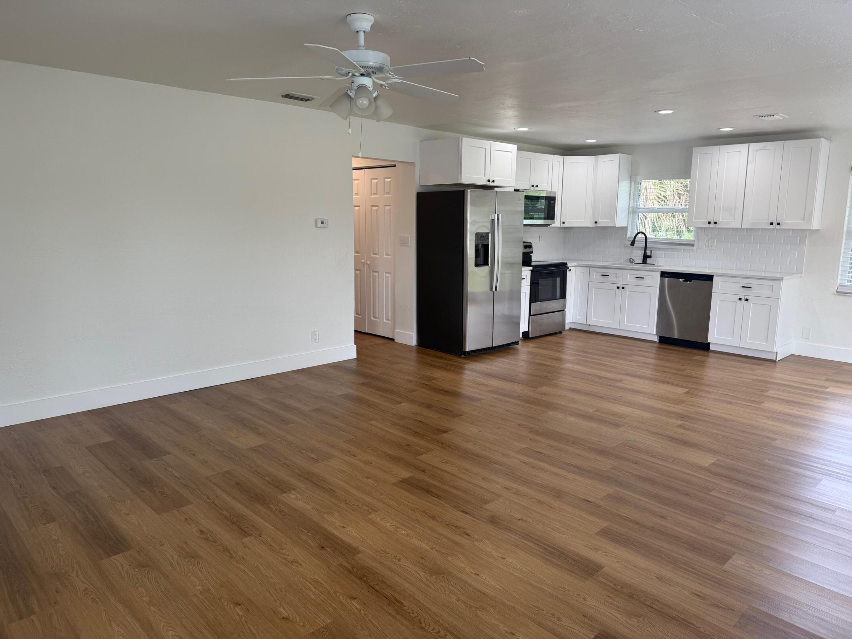 NORTH PALM BEACH HEIGHTS SEC 2B - Residential Lease