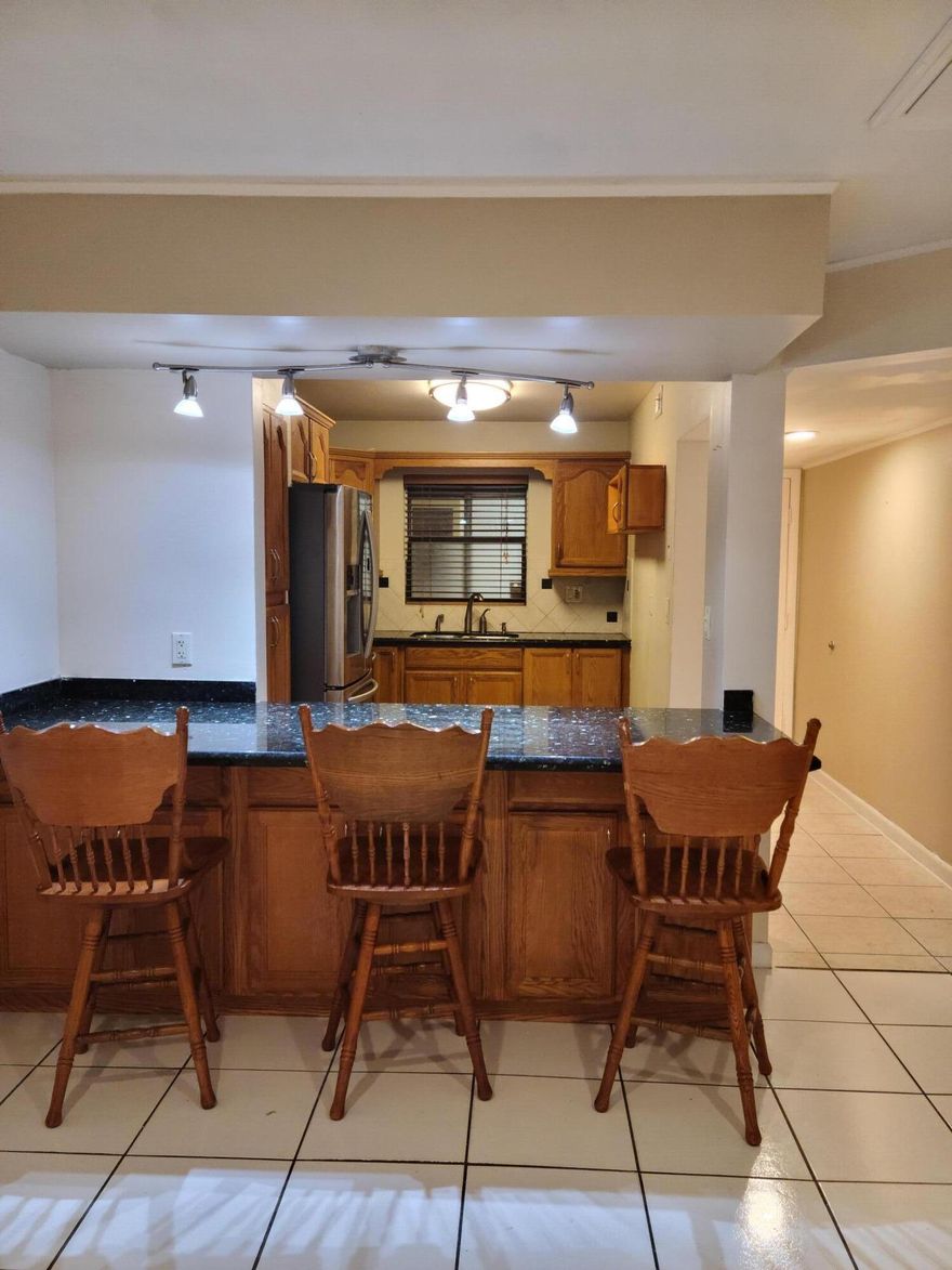 THIS BEUTIFUL APPARTMENT IN THE HEART OF CORAL SPRINGS! HAS 2 BEDROOMS, 2 BATHS WITH GRANITE COUNTERTOPS, TILES ACROSS ENTIRE FLOOR, WASHER/ DRYER IN UNIT, STAINLESS KITCHEN APPLIANCES, ALL ROOMS FRESHLY PAINTED.  ALL AGES WELCOME, RENT INCLUDES WATER, SEWER & TRASH. SMALL PETS ARE ALLOWED PER HOA GUIDELINES, GREAT FOR A FAMILY. GOOD SCHOOL DISTRICT, 5 MIN TO MAYOR GROCERY STORE, CONVENIENCE FOR LOTS OF SHOPPING, CLOSE TO MAJOR HIGHWAY, AND CLOSE TO CORAL SPRINGS DOWNTOWN. THE APARTAMENT IS AVAILABLE ON MAYO 31 2026, ALL READY SHOWING AND RECIBING APPLICATION FOR LEASE. ON EAST SIDE OF RIVERSIDE DR, BETWEEN "SAMPLE RD, & ROYAL PALM DR". LOOK FOR THE PANEL (SIGNAL) CORAL PLAZA CODOM, ENTER THE DRIVEWAY AND AFTER THE SIGN TURN LEFT AND LOOK FOR THE A GUEST PARKING.