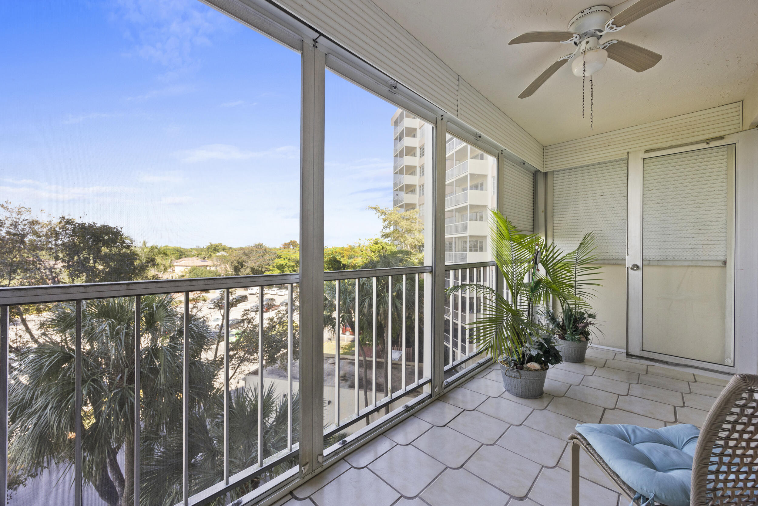 COUNTRY CLUB TOWER OF CORAL - Residential Lease