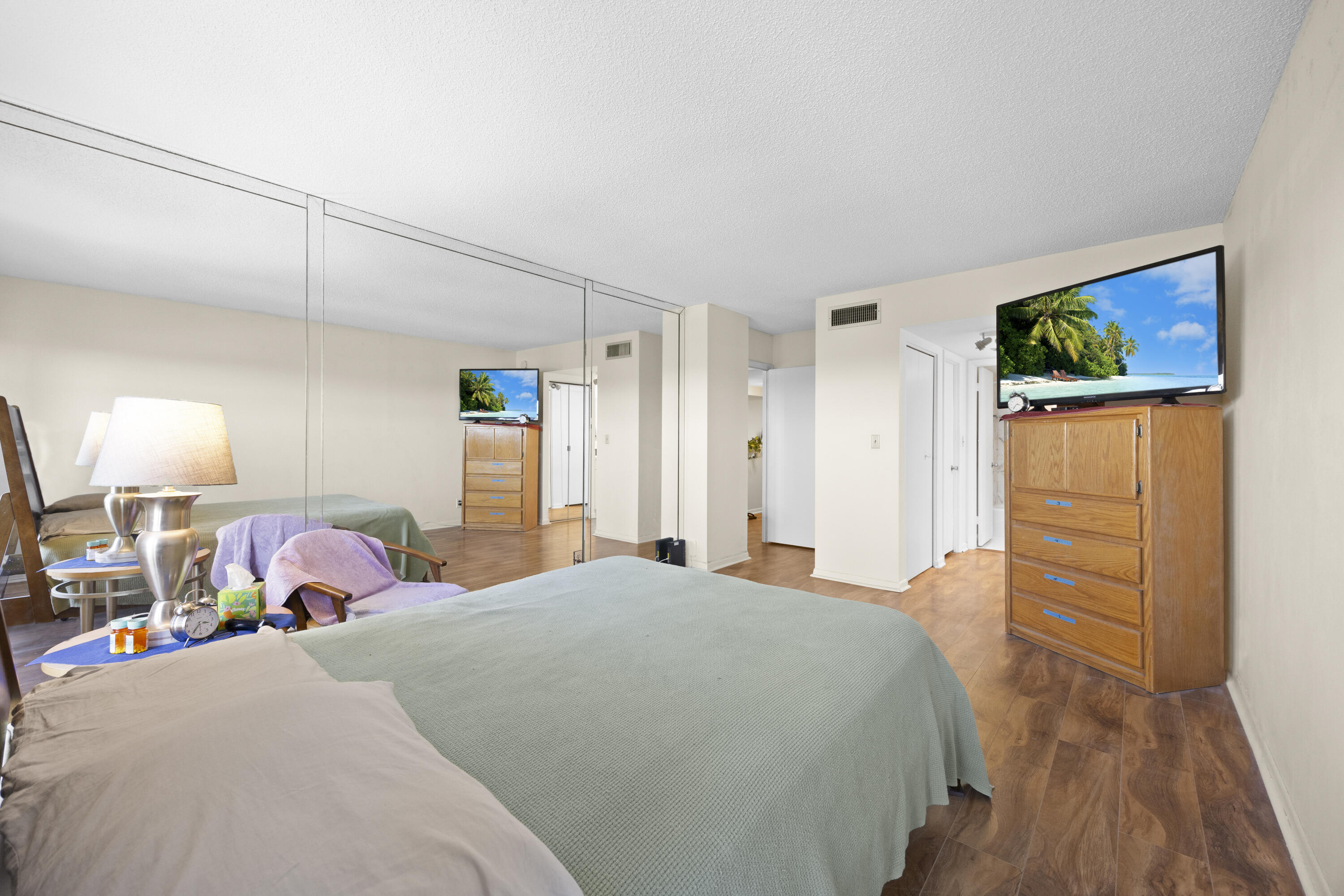 COUNTRY CLUB TOWER OF CORAL - Residential Lease