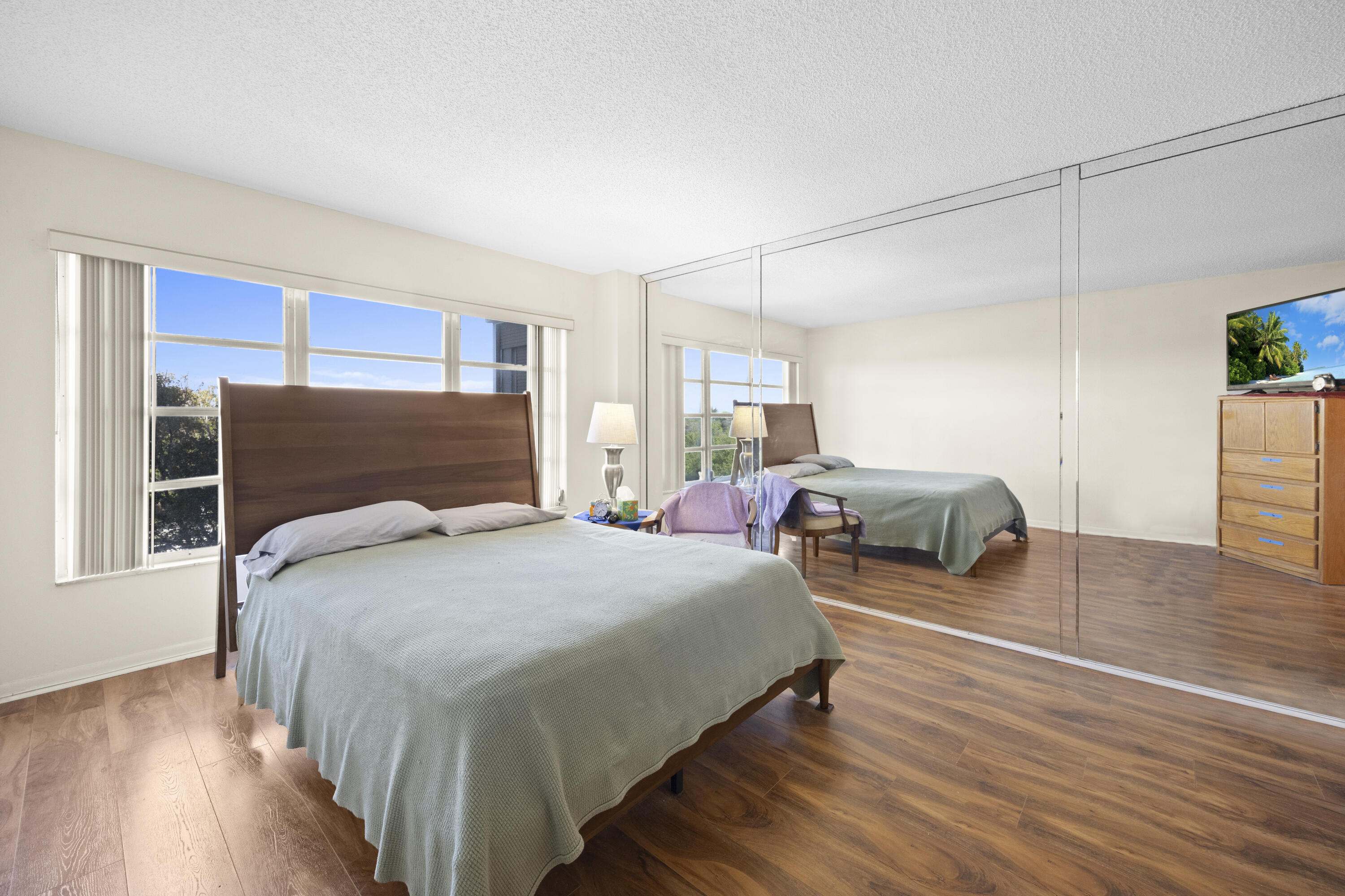 COUNTRY CLUB TOWER OF CORAL - Residential Lease