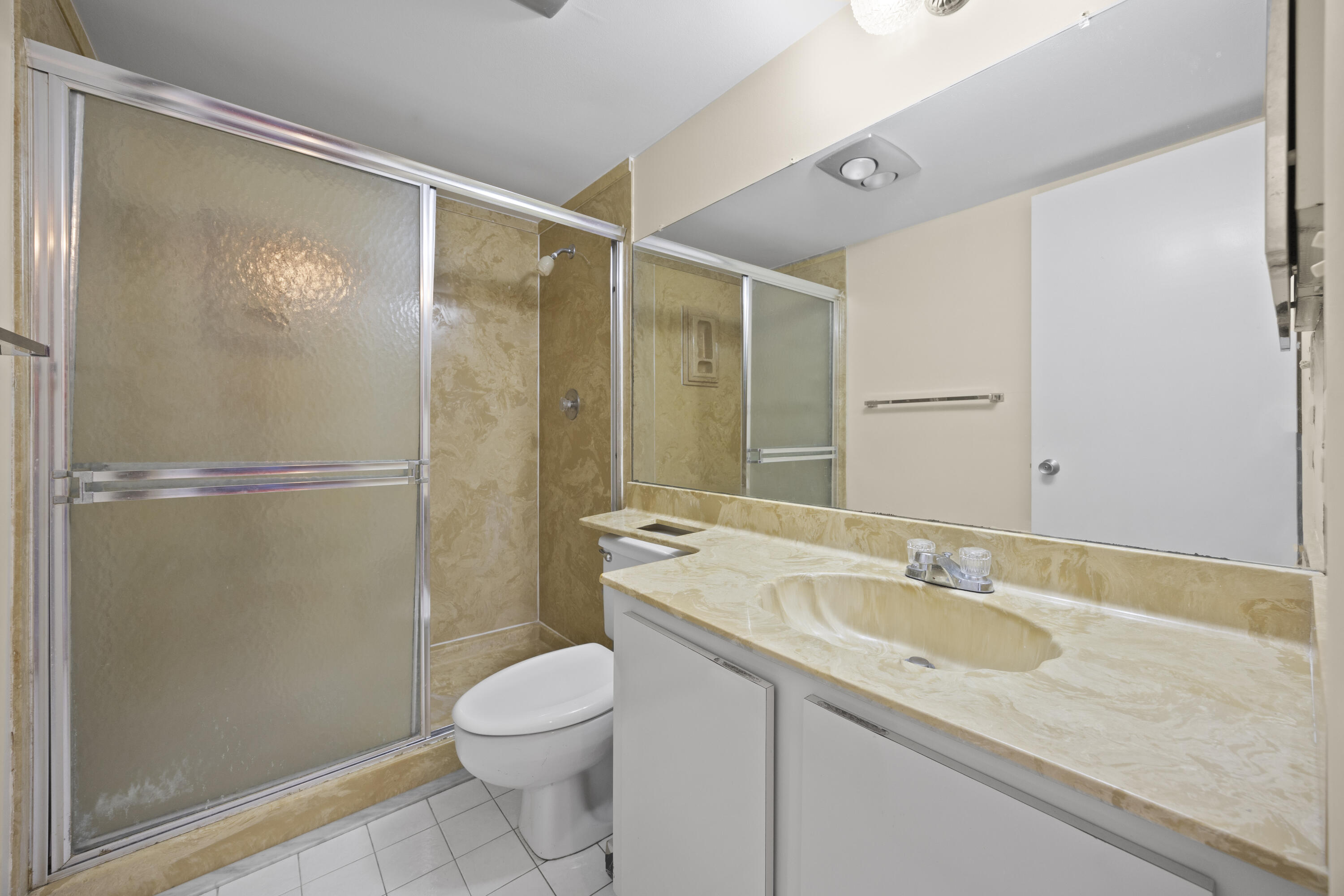 COUNTRY CLUB TOWER OF CORAL - Residential Lease