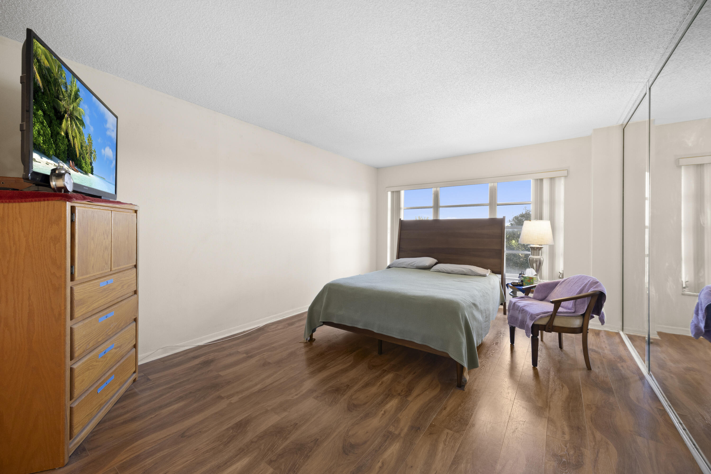 COUNTRY CLUB TOWER OF CORAL - Residential Lease