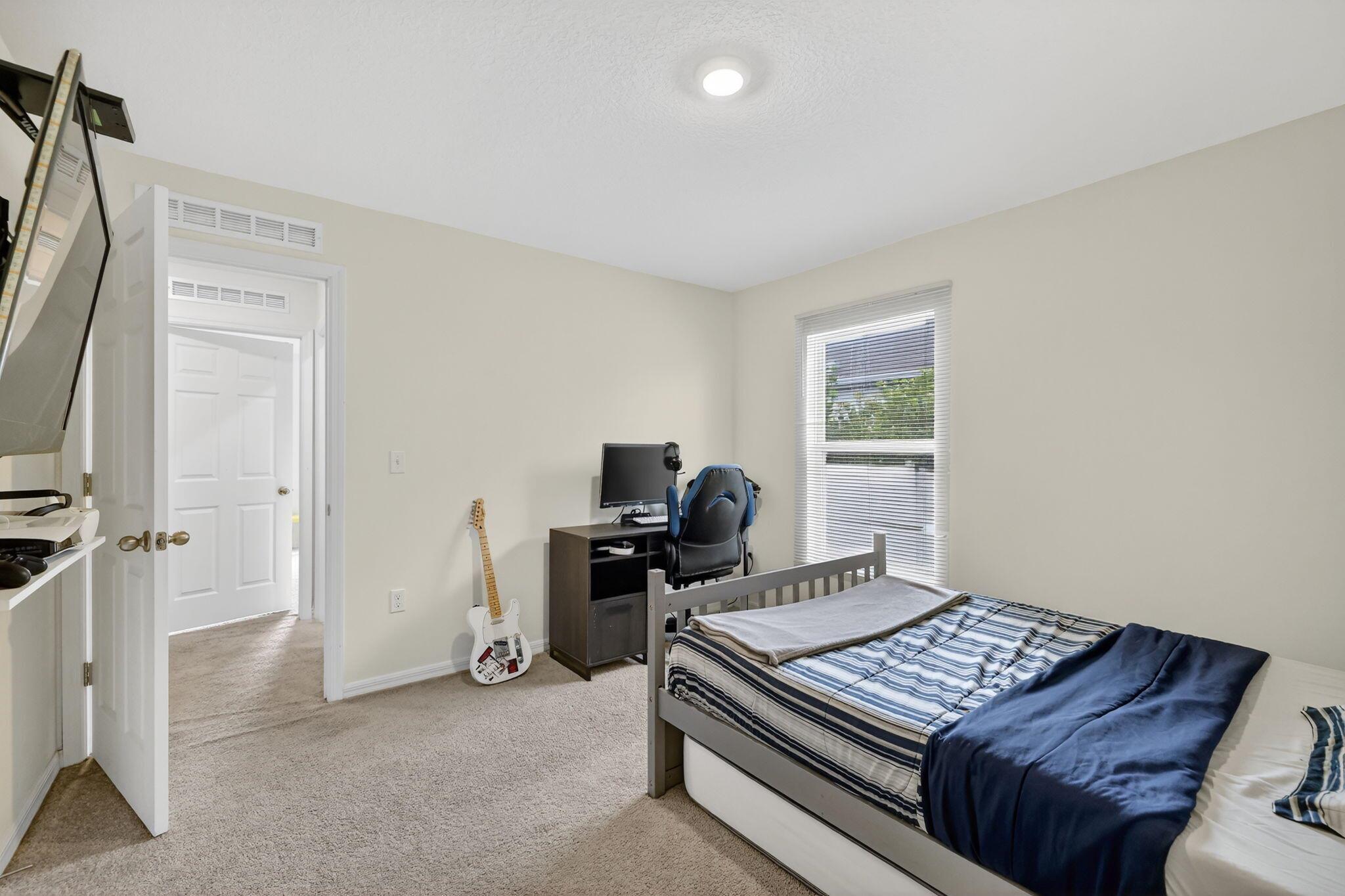 PORT ST LUCIE SECTION 33 - Residential Lease