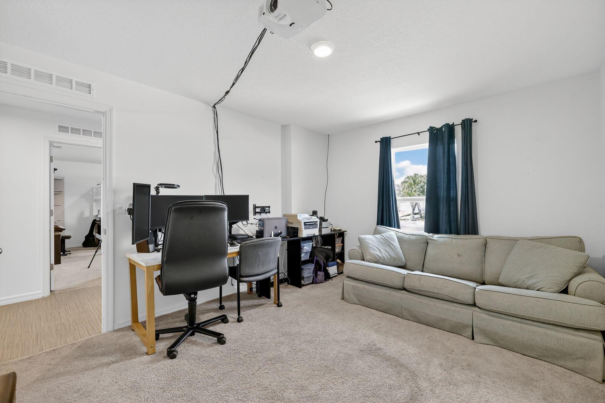 PORT ST LUCIE SECTION 33 - Residential Lease