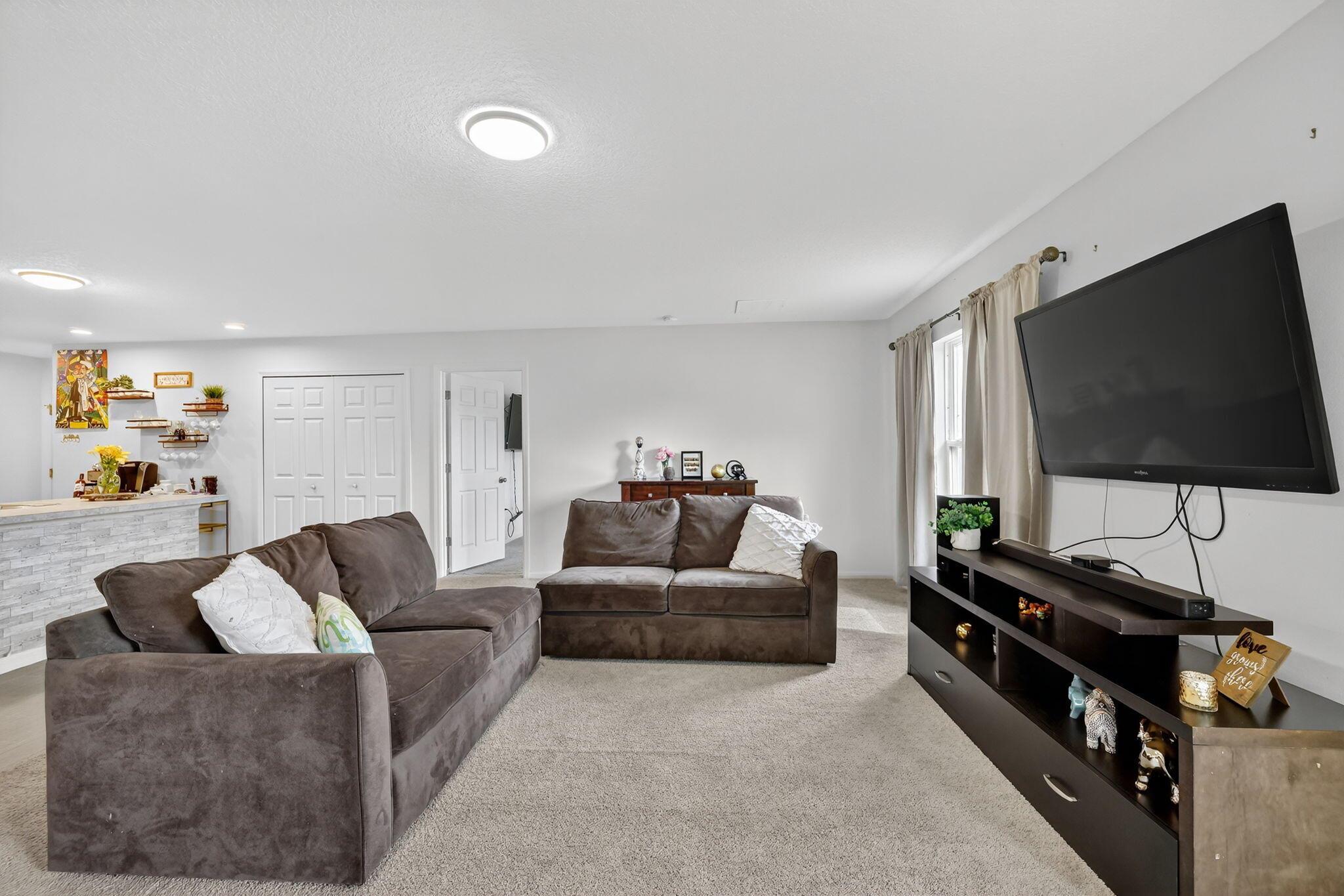 PORT ST LUCIE SECTION 33 - Residential Lease