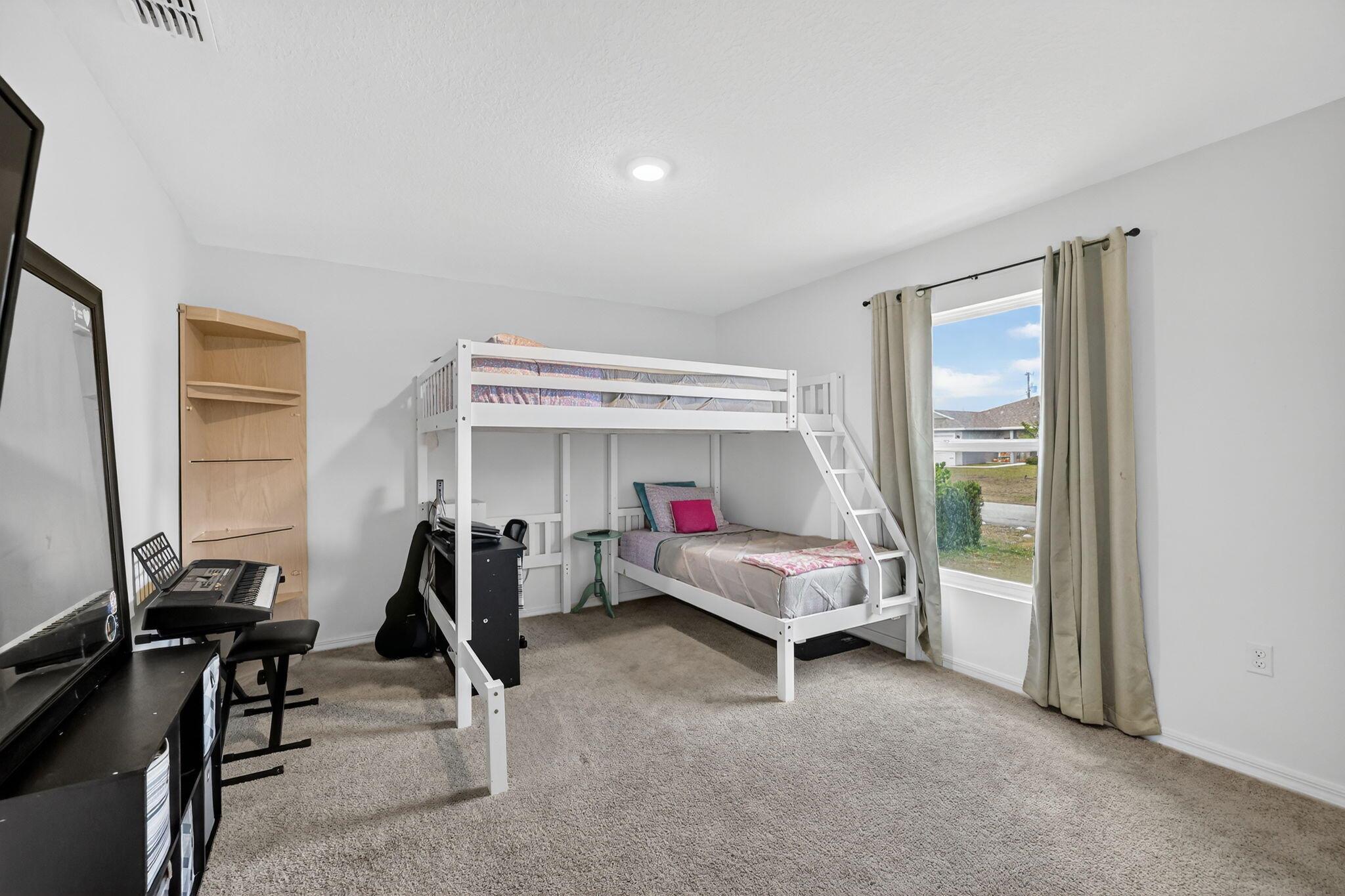 PORT ST LUCIE SECTION 33 - Residential Lease