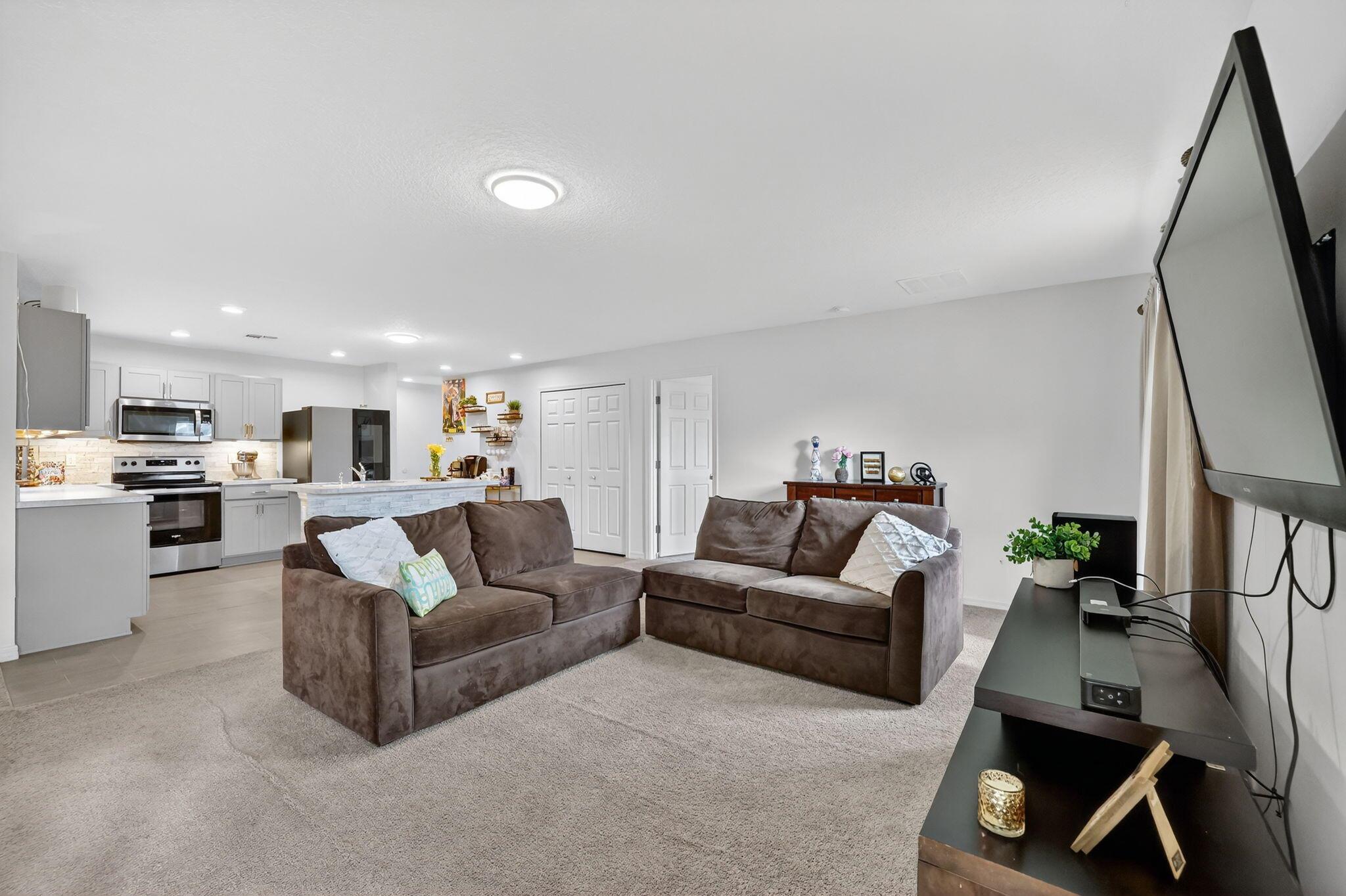 PORT ST LUCIE SECTION 33 - Residential Lease