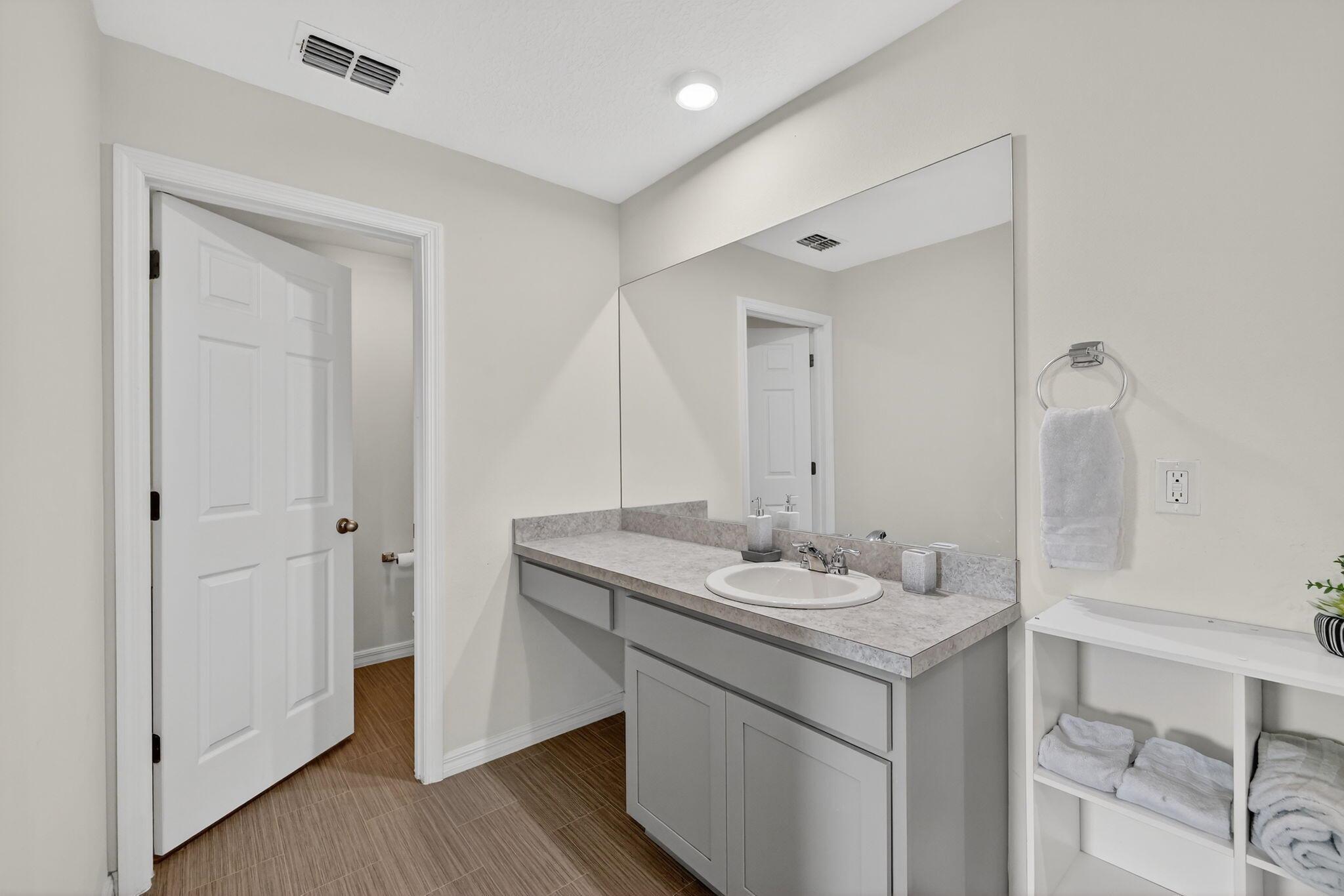 PORT ST LUCIE SECTION 33 - Residential Lease