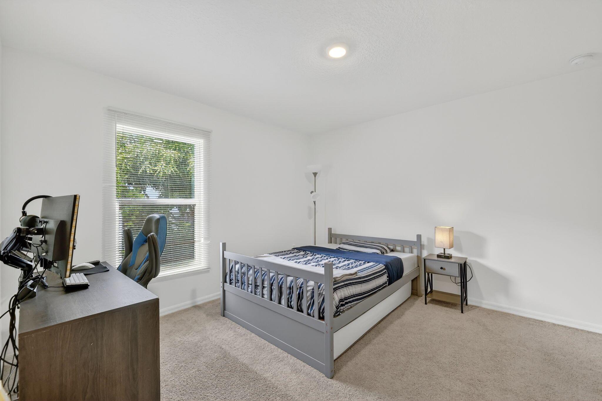 PORT ST LUCIE SECTION 33 - Residential Lease