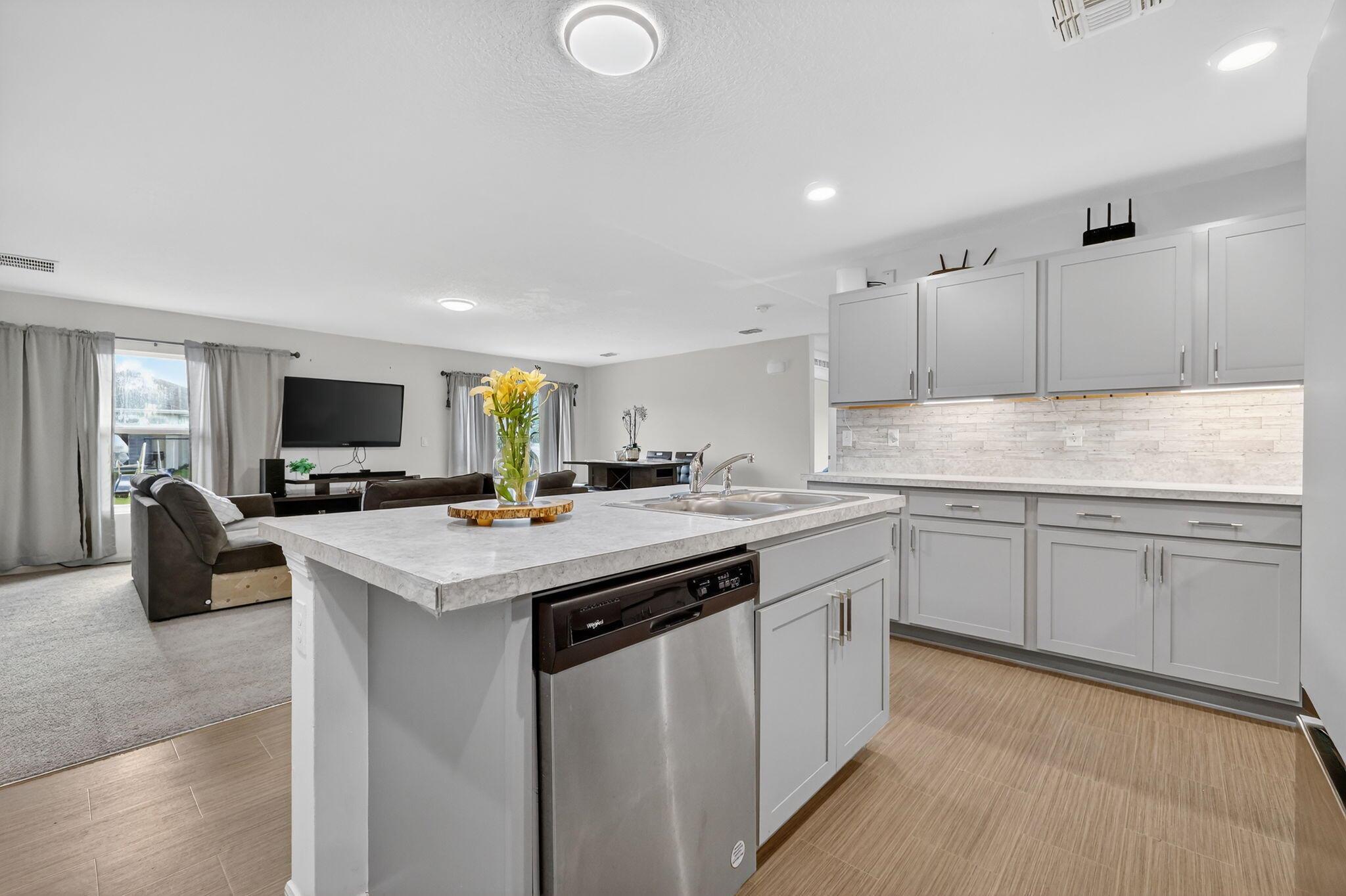 PORT ST LUCIE SECTION 33 - Residential Lease