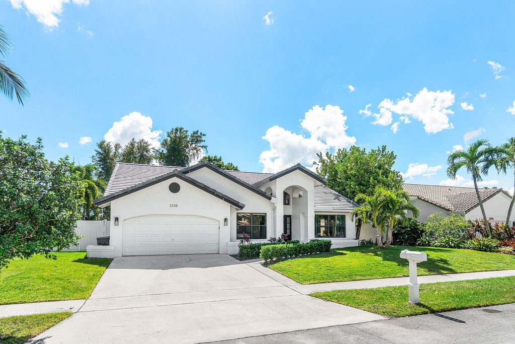 Photo of 1338 SW 3rd Street, Boca Raton, FL 33486 (MLS # R11135244)