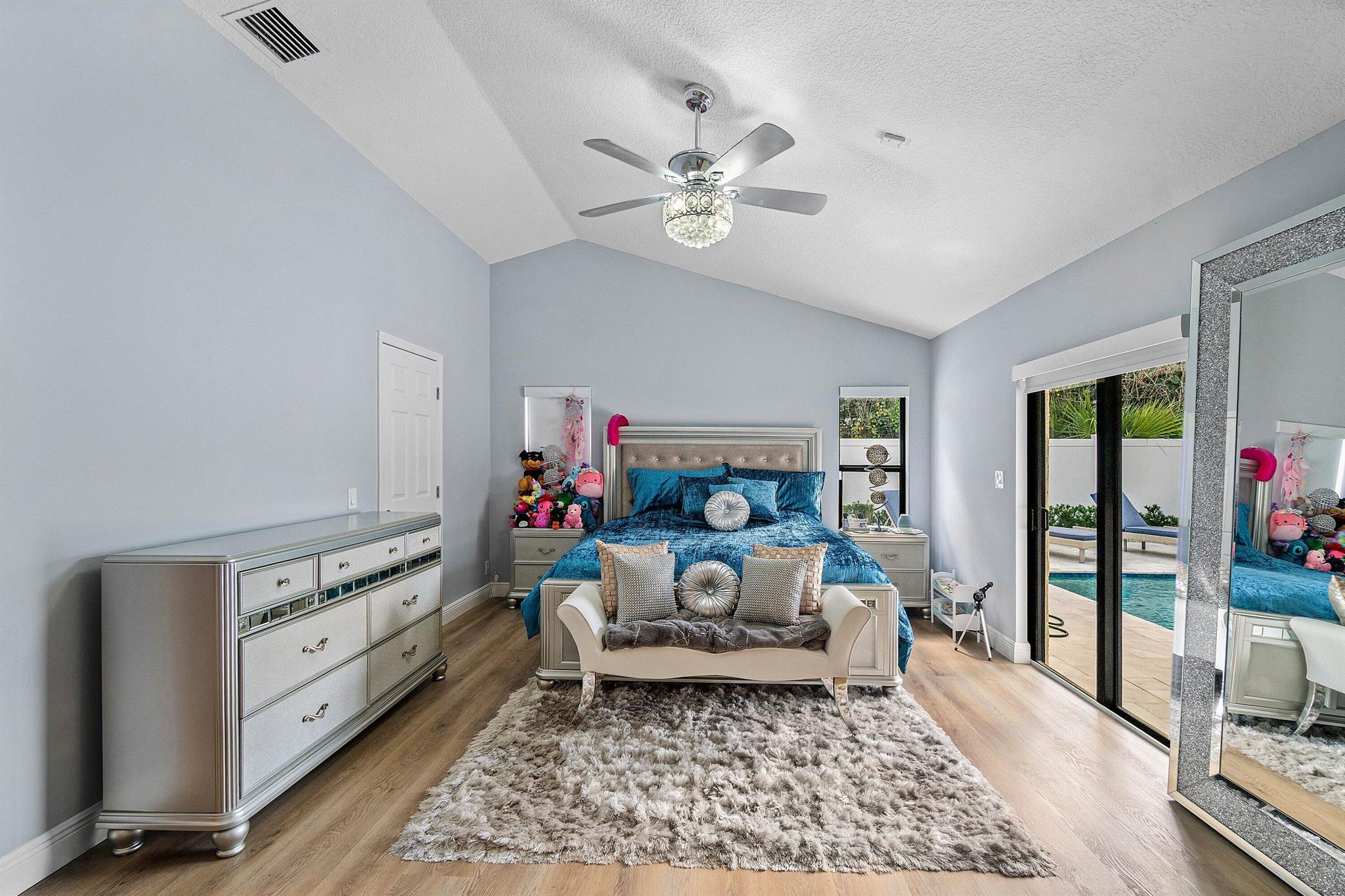 BOCA RATON SQUARE - Residential
